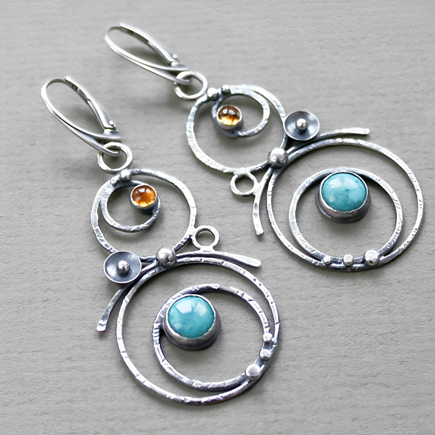 Iris – Boucles Élégantes Serties de Pierre Bleue