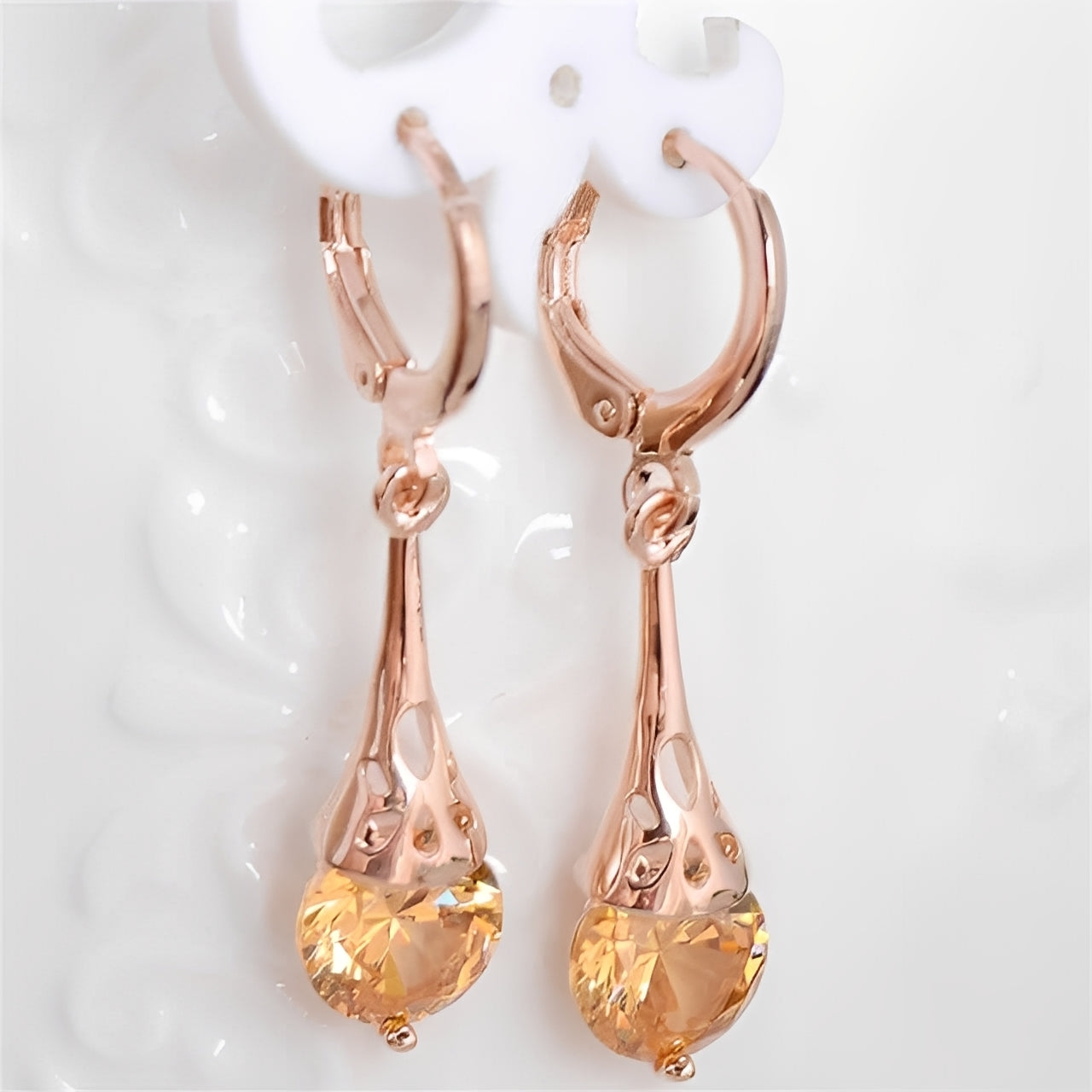 Ciela – Boucles Or Rose & Saphir Blanc