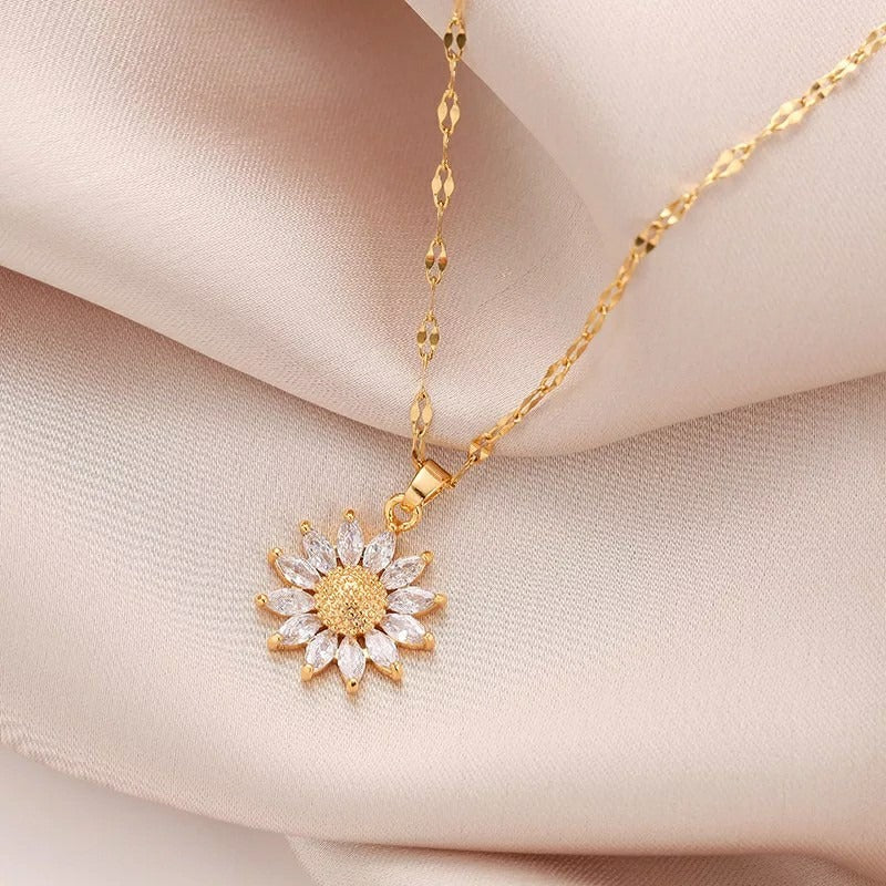 Jennie – Collier Tournesol en Cristal et Finition Dorée