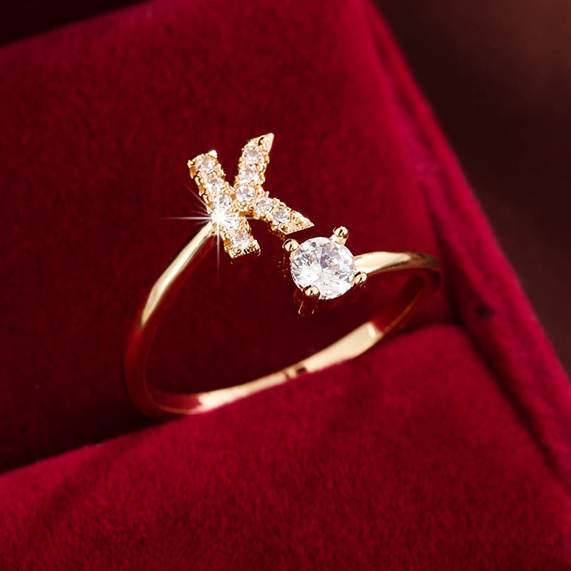 Nova – Bague Moderne Ouverte avec Initiale et Cubic Zirconia