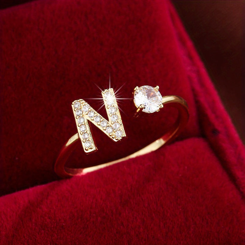 Nova – Bague Moderne Ouverte avec Initiale et Cubic Zirconia