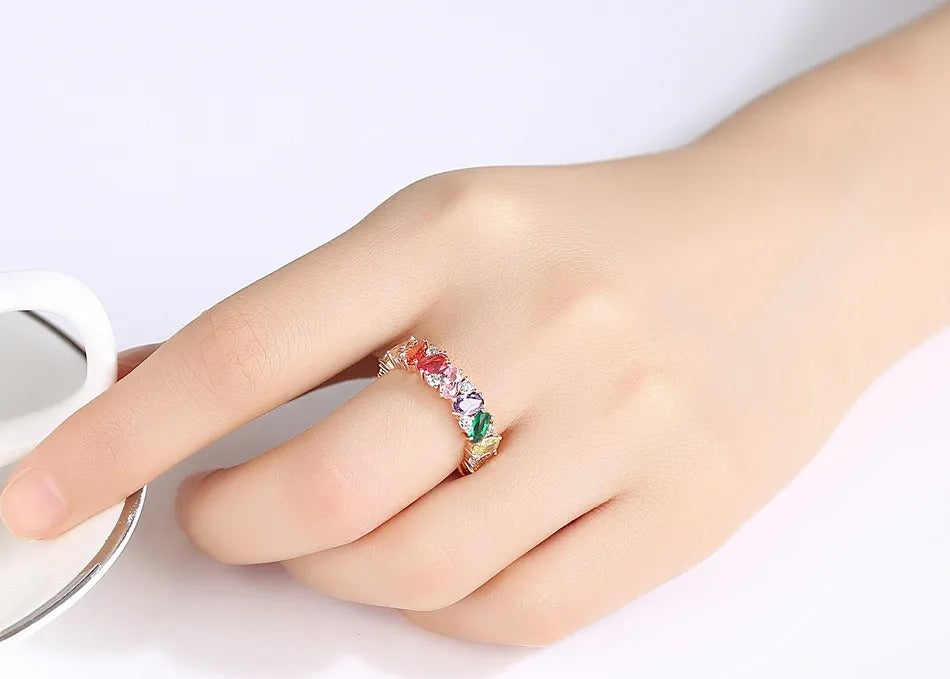 Colette – Bague audacieuse scintillante arc-en-ciel