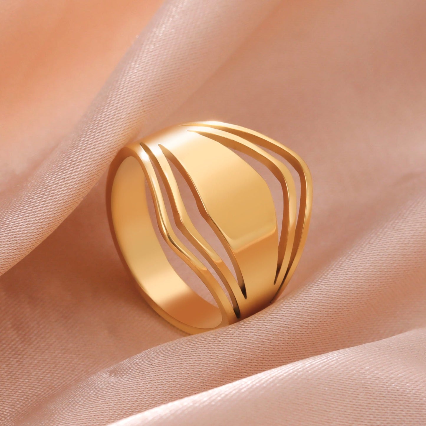 Britanny – Bague élégante statement en or