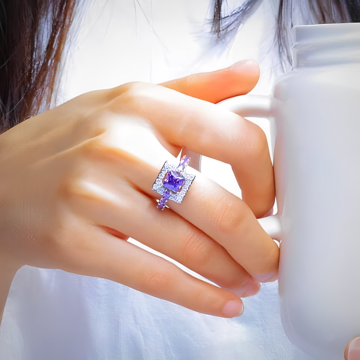 Lyra – Bague Carrée en Améthyste Cristal