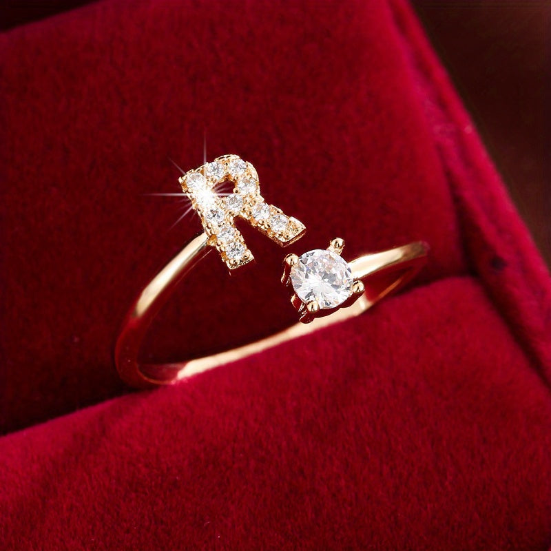Nova – Bague Moderne Ouverte avec Initiale et Cubic Zirconia