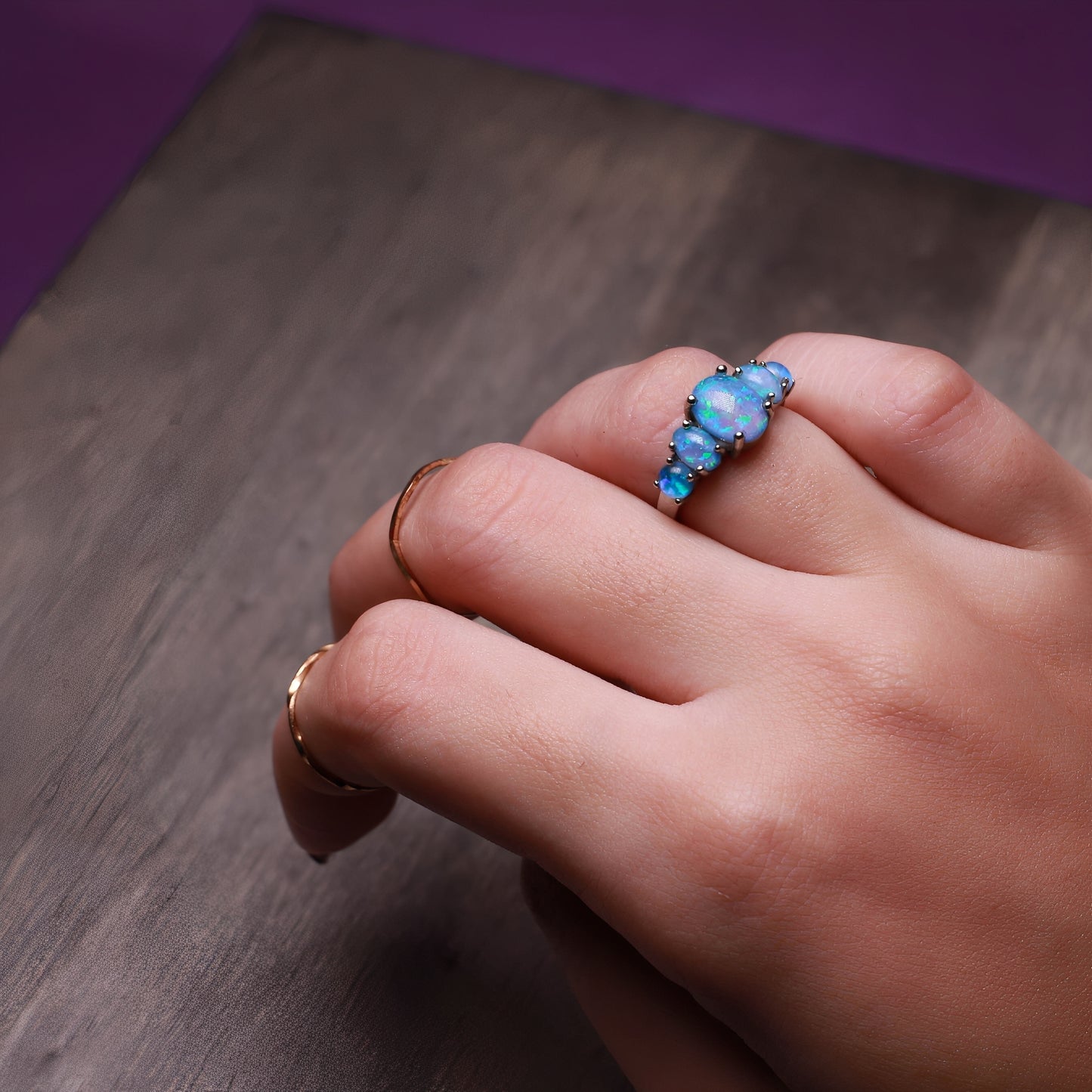 Merly – Bague Opale de Feu Bleue en Argent