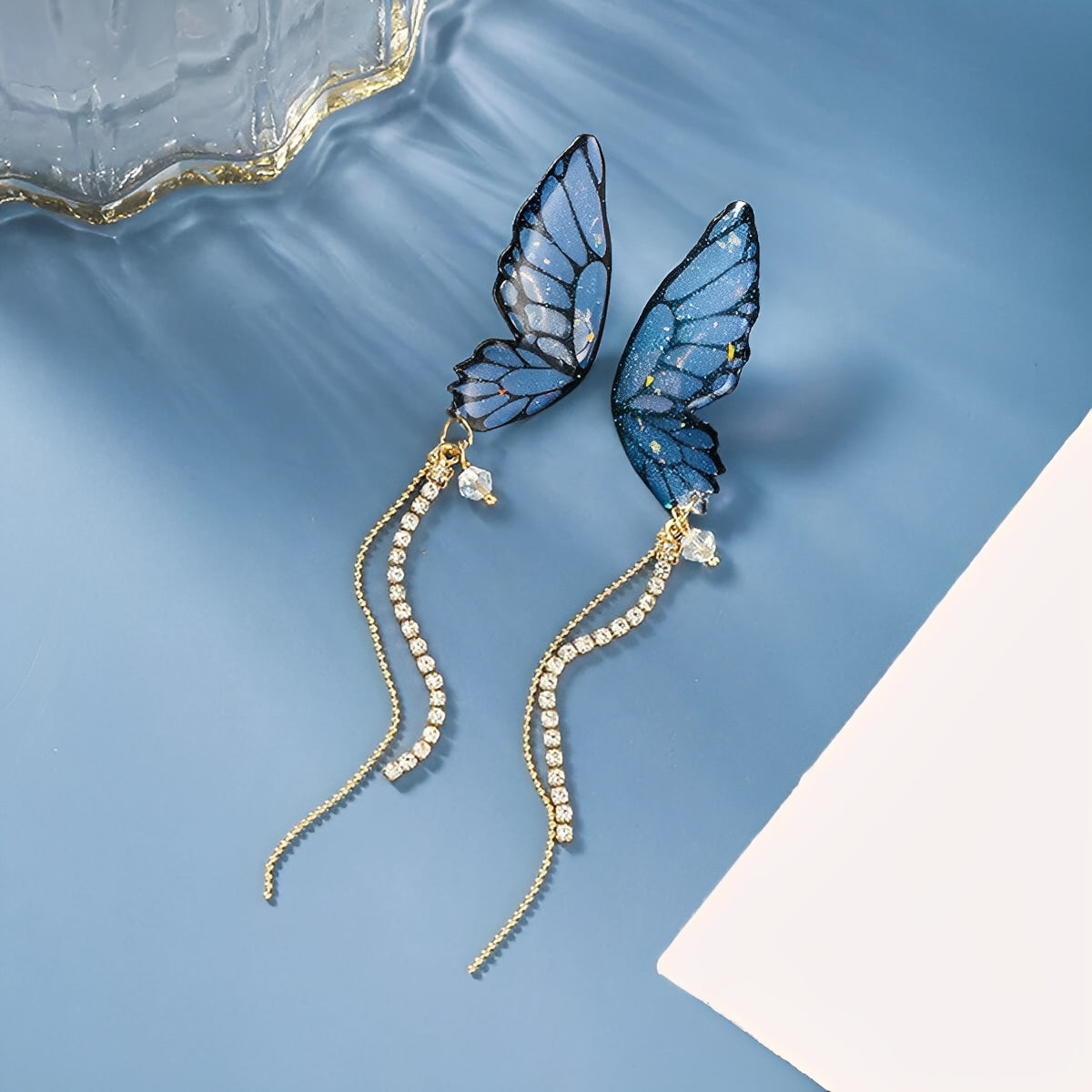 Lydia – Boucles Papillon Pailletées Pendantes