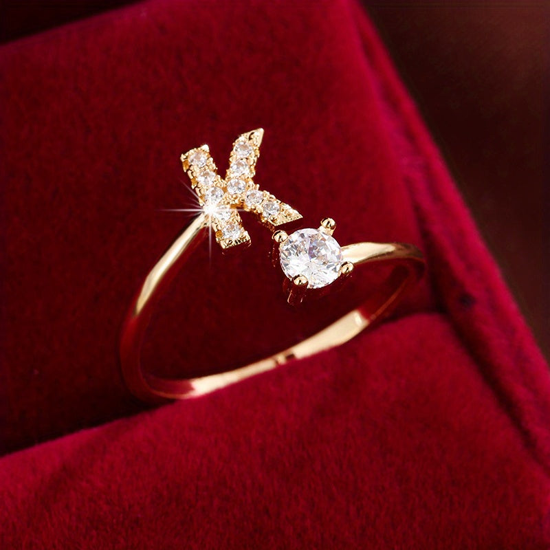 Nova – Bague Moderne Ouverte avec Initiale et Cubic Zirconia