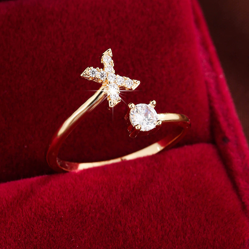 Nova – Bague Moderne Ouverte avec Initiale et Cubic Zirconia