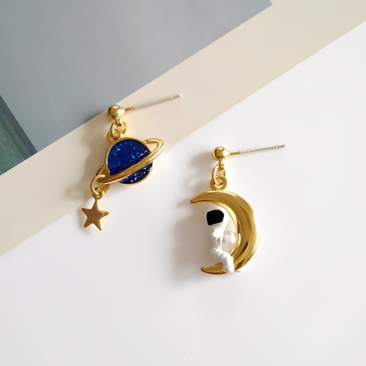 Luna – Boucles d’Oreilles Astronaute & Planète