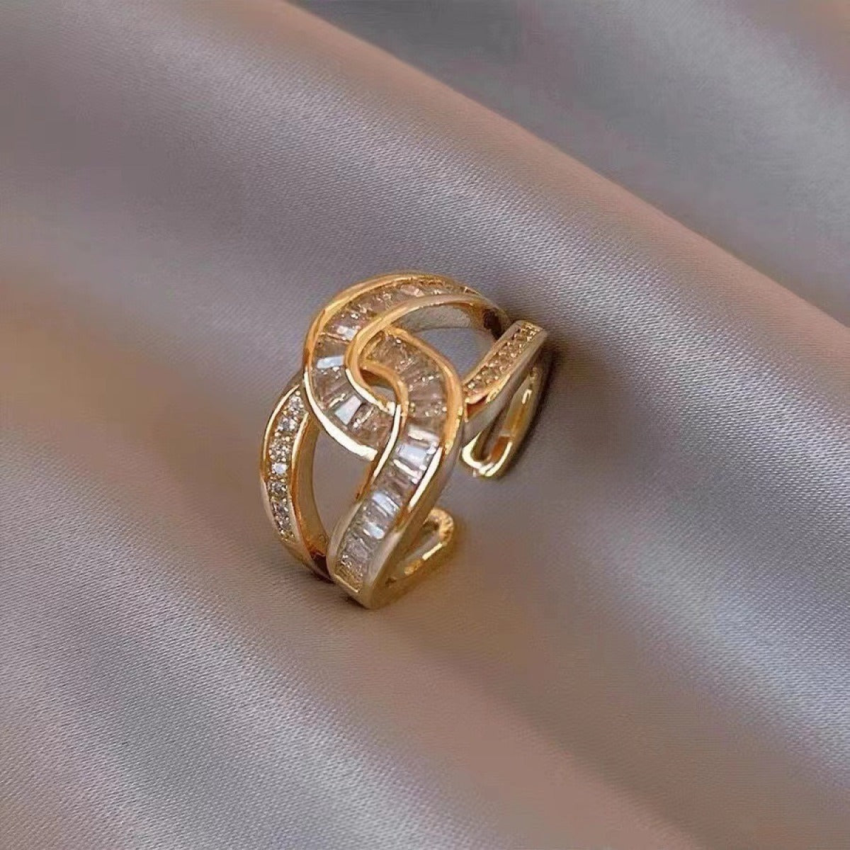 Delara – Bague élégante à nœud raffiné