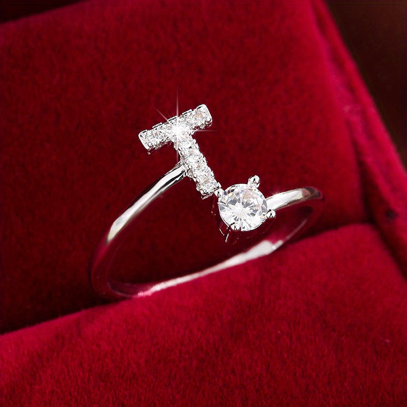 Nova – Bague Moderne Ouverte avec Initiale et Cubic Zirconia