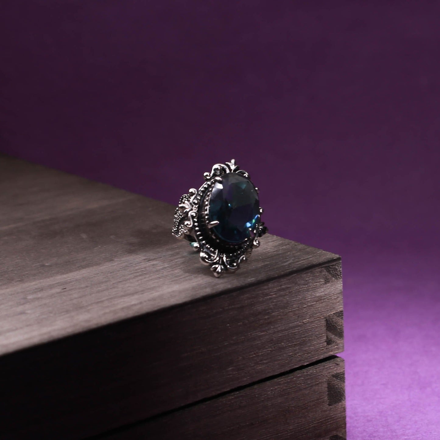 Ysoria – Bague Paon en Saphir Bleu Vintage
