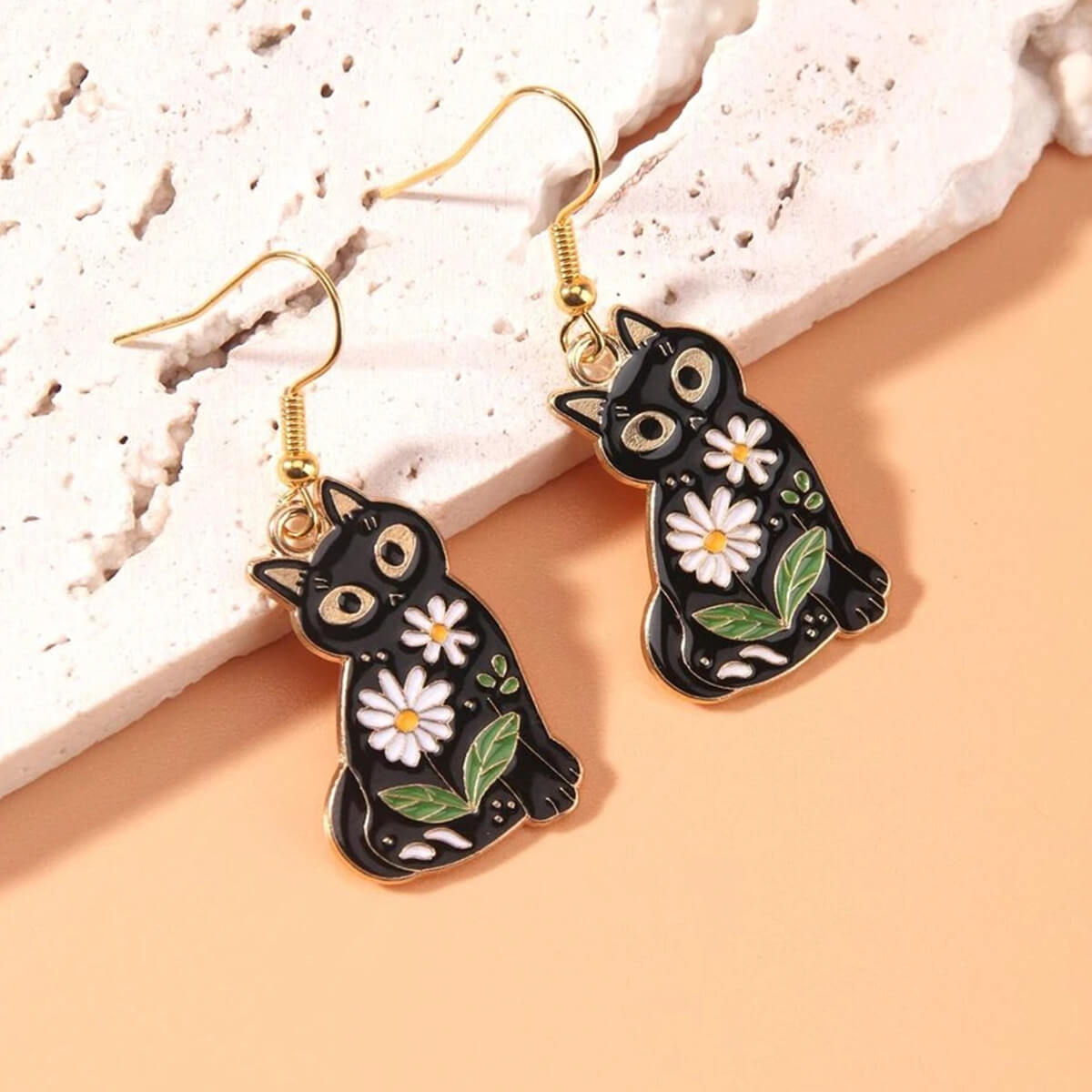 Polly – Boucles d’Oreilles Chat Rétro Élégantes