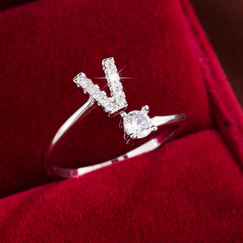 Nova – Bague Moderne Ouverte avec Initiale et Cubic Zirconia