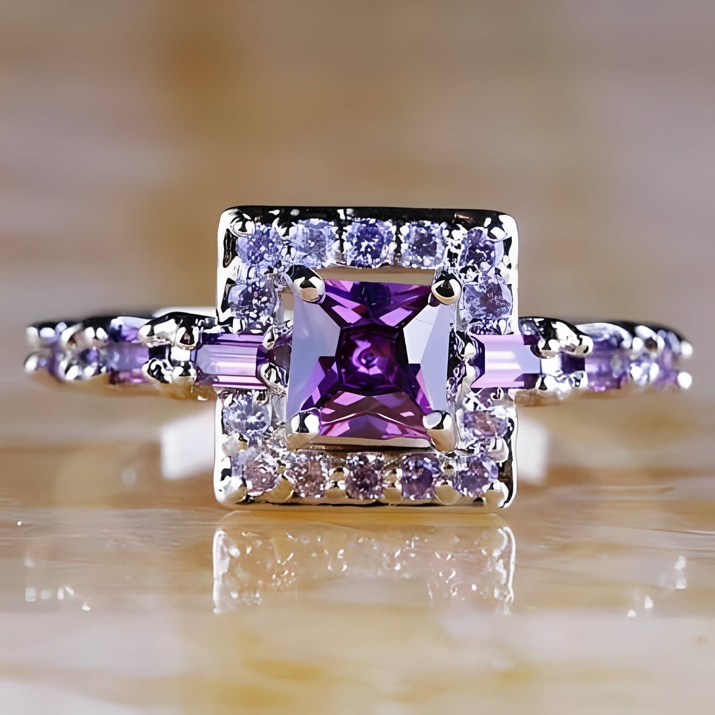 Lyra – Bague Carrée en Améthyste Cristal