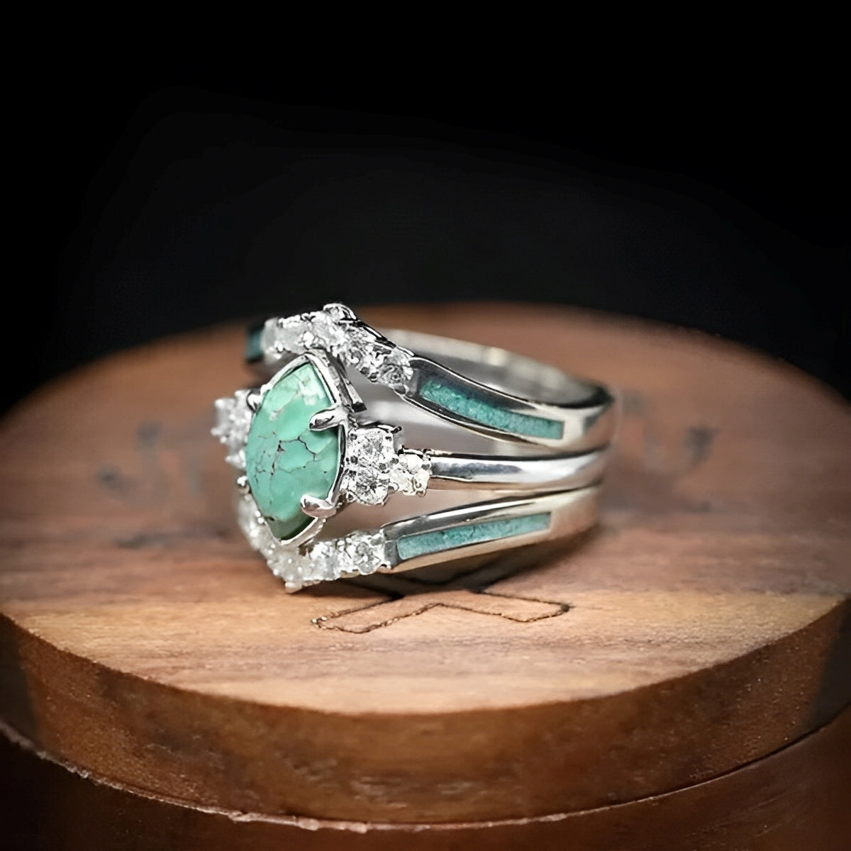 Solene – Bague avec Turquoise Naturelle et Détails de Diamant