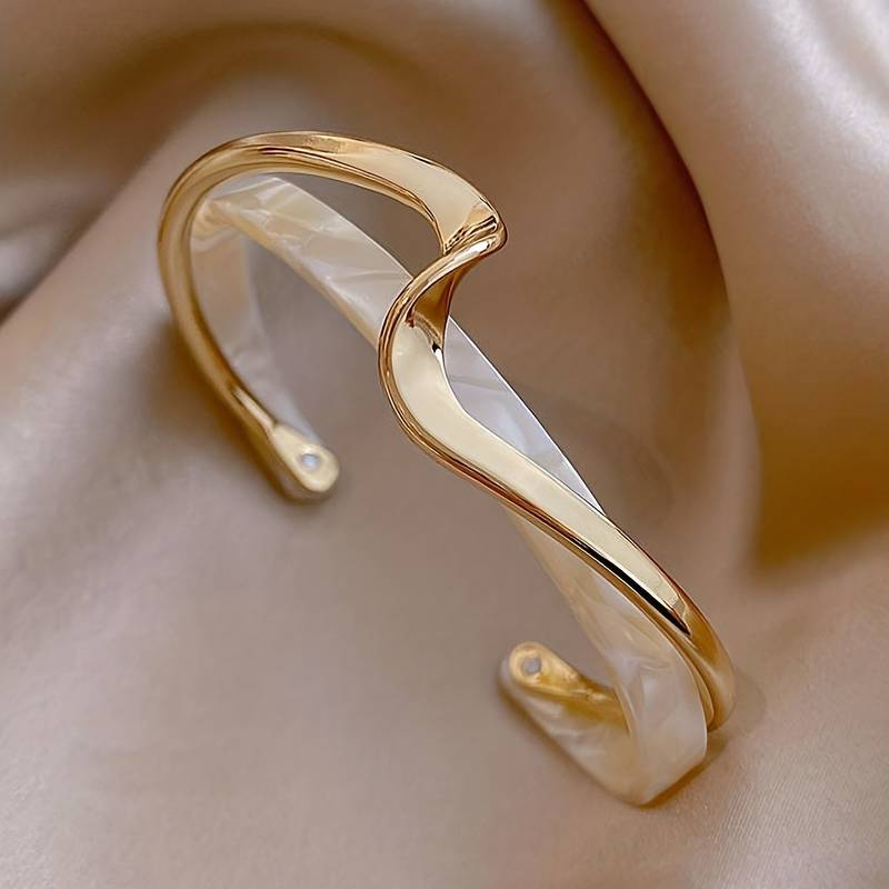 Bracelet Ondulé avec Incrustations de Perles - Bracelet en Or Plaqué 18K