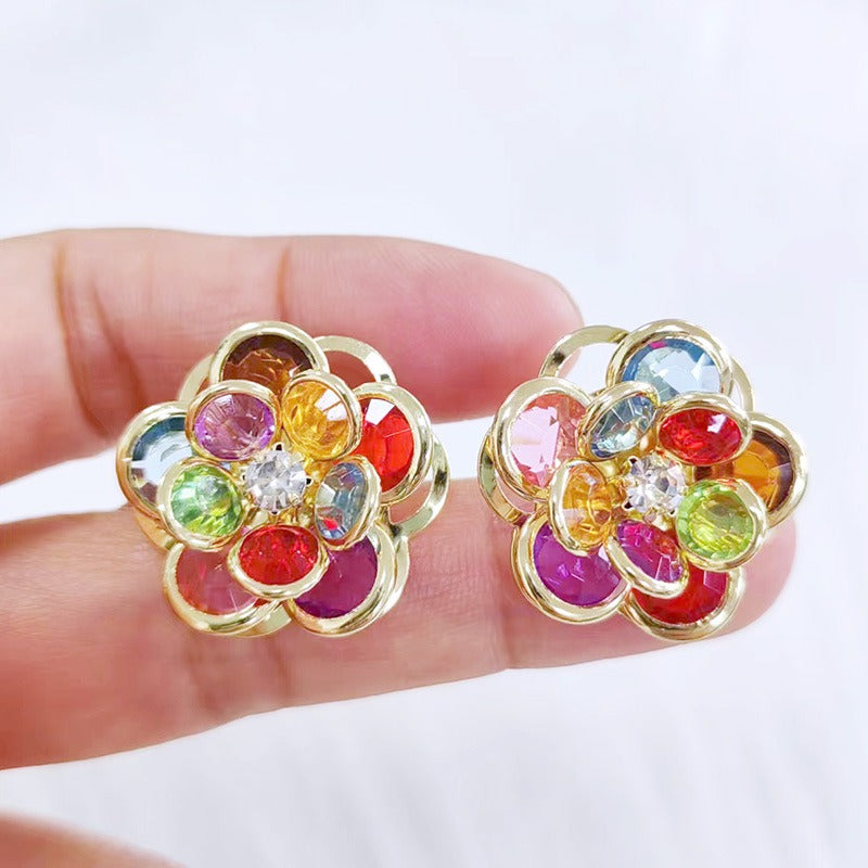 Narella – Boucles d’Oreilles Fleur Artisanale en Cristaux Colorés