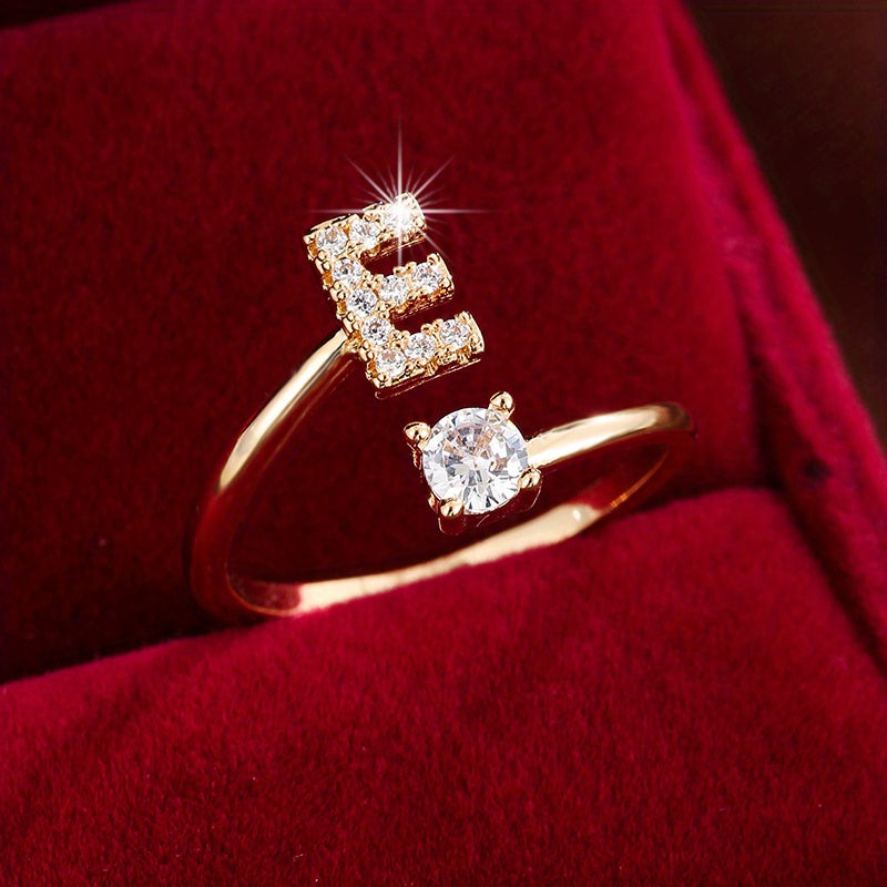 Nova – Bague Moderne Ouverte avec Initiale et Cubic Zirconia