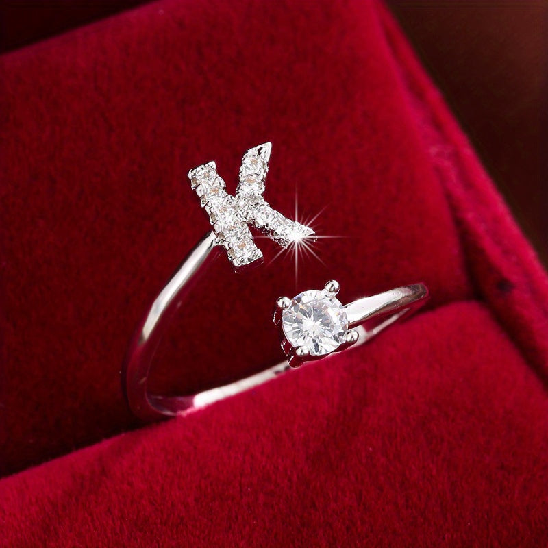 Nova – Bague Moderne Ouverte avec Initiale et Cubic Zirconia