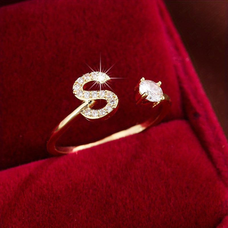 Nova – Bague Moderne Ouverte avec Initiale et Cubic Zirconia