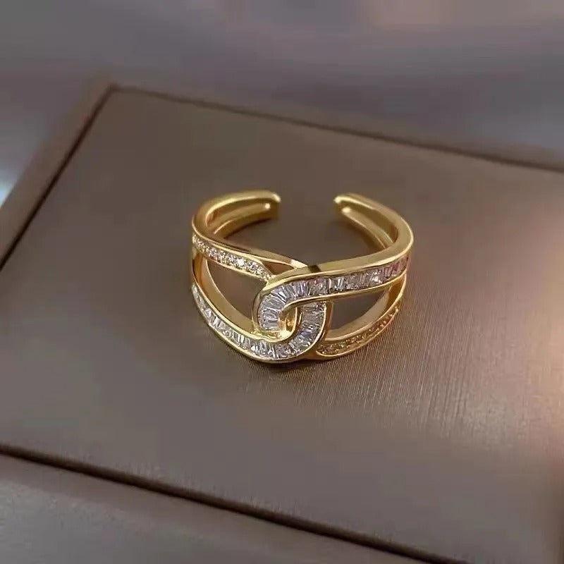 Delara – Bague élégante à nœud raffiné