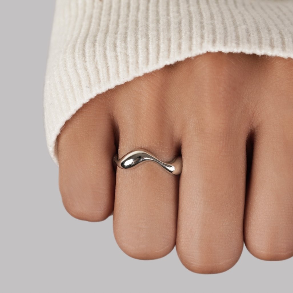 Whitney – Bague Minimaliste Ondulée
