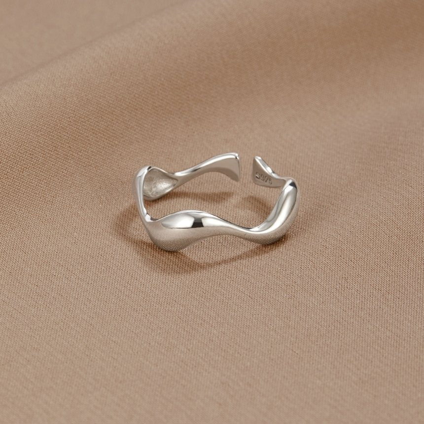 Whitney – Bague Minimaliste Ondulée
