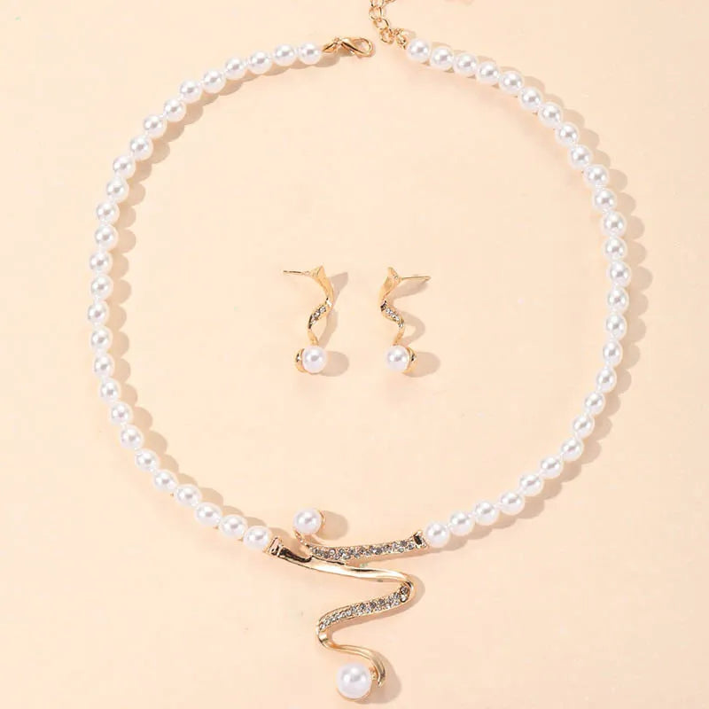 Mina – Ensemble Collier et Boucles d'Ores Perles assortis