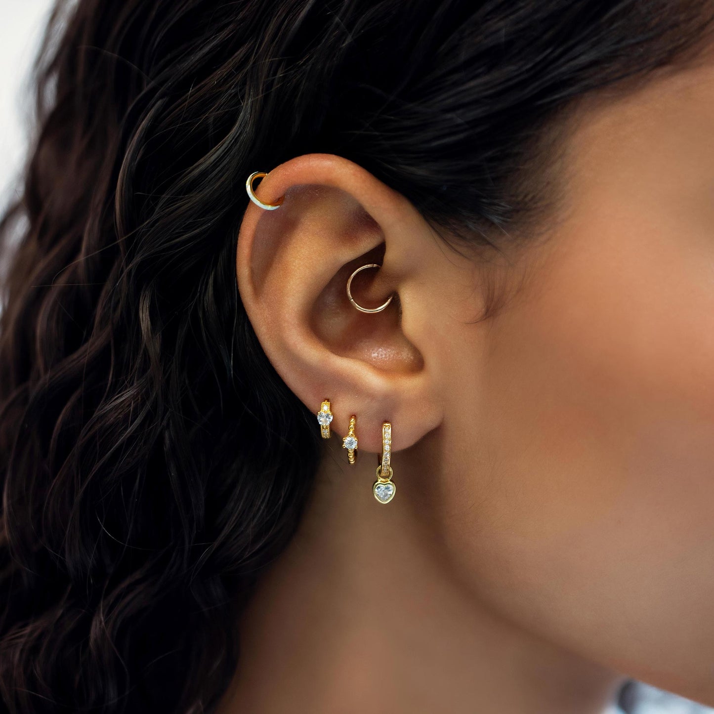 Boucles d'oreilles Huggie perles pavées