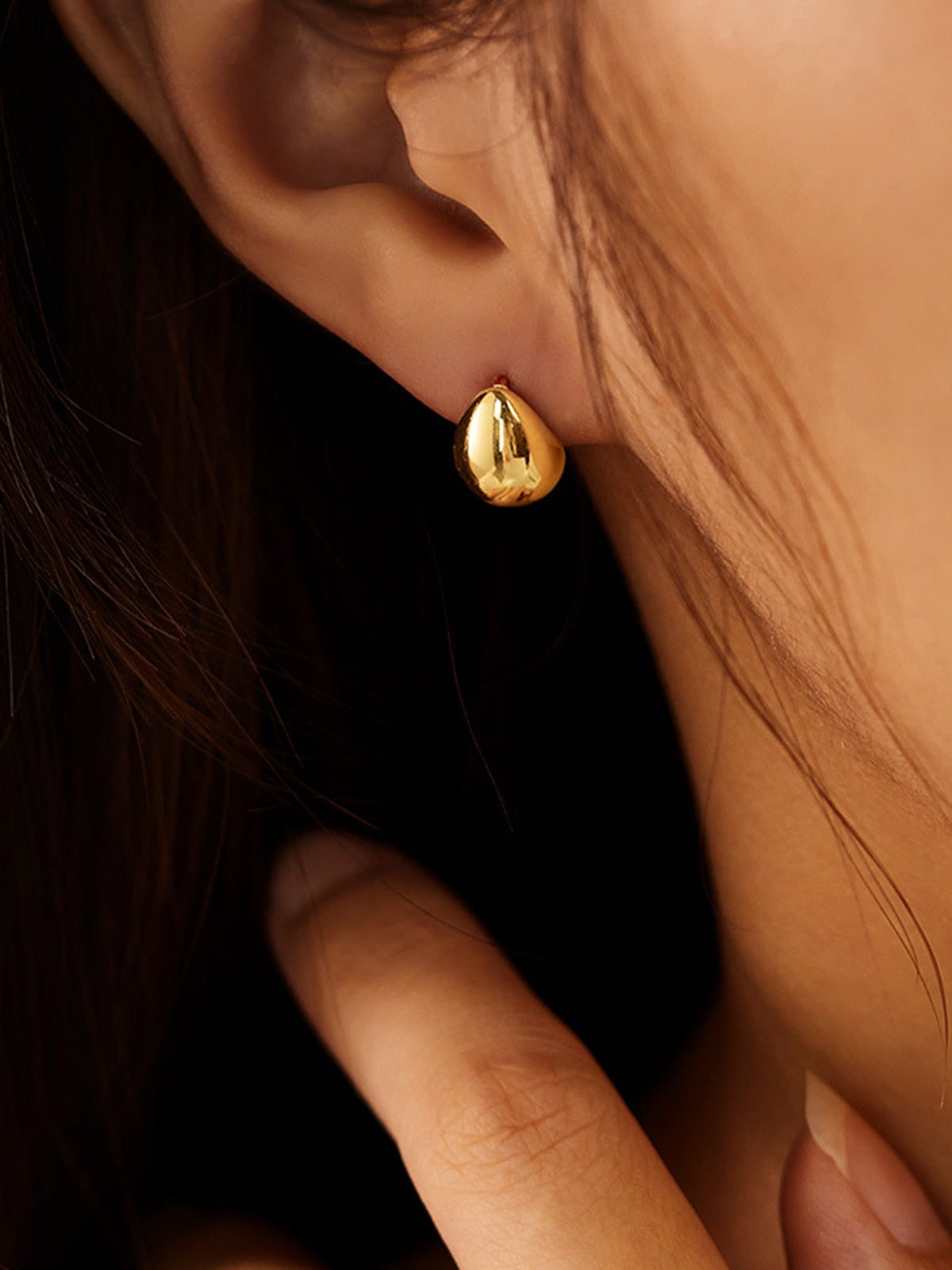 Erica – Boucles d’Oreilles Puces Goutte Minimalistes