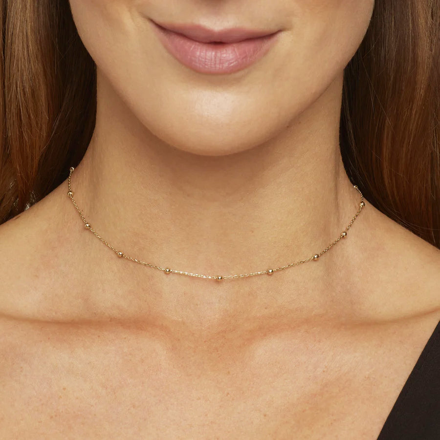 Collier à perles rondes avec incrustations