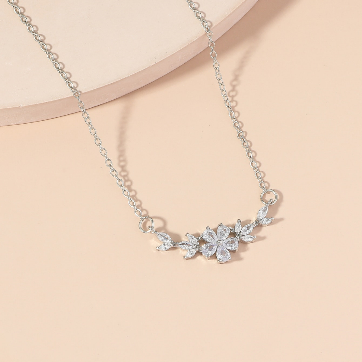 Collier Charme Fleur - Collier Pétale en Zirconium