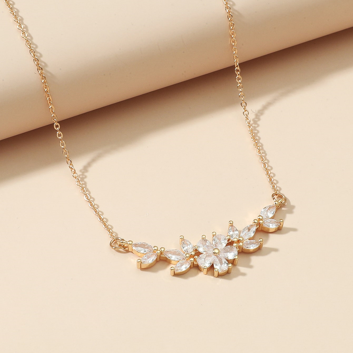 Collier Charme Fleur - Collier Pétale en Zirconium