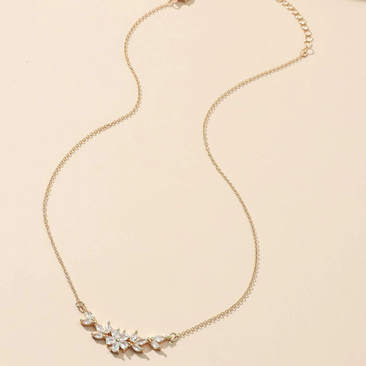 Collier Charme Fleur - Collier Pétale en Zirconium