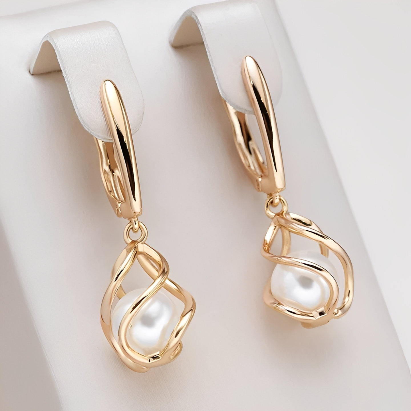 Elena – Boucles d'Oreilles Élégantes de Perles en Or
