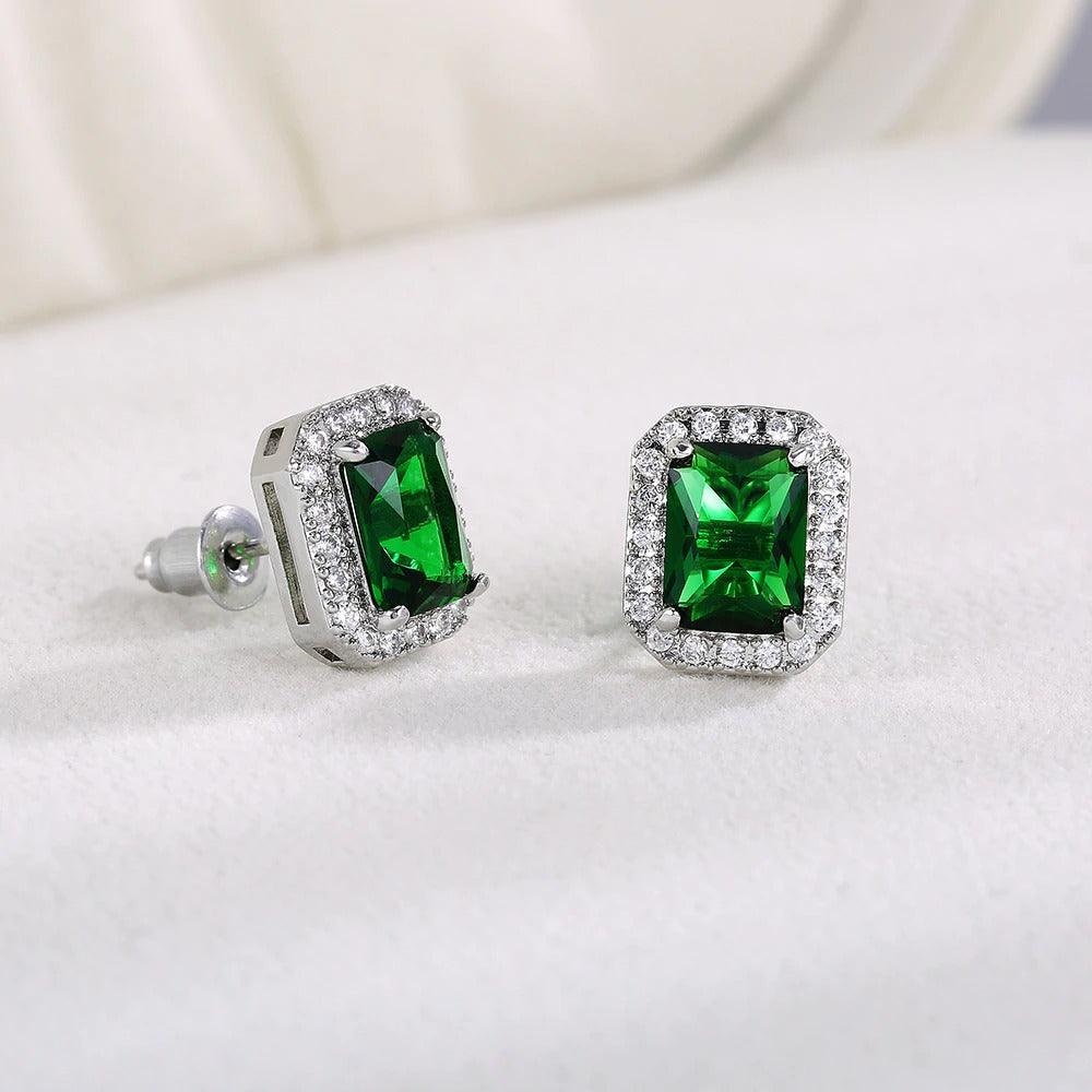 Elianne – Boucles Carrées Serties de Zircons Verts