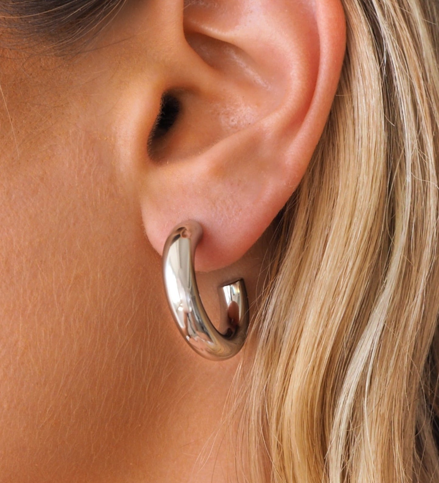 Boucles d'oreilles créoles en argent légères et épaisses