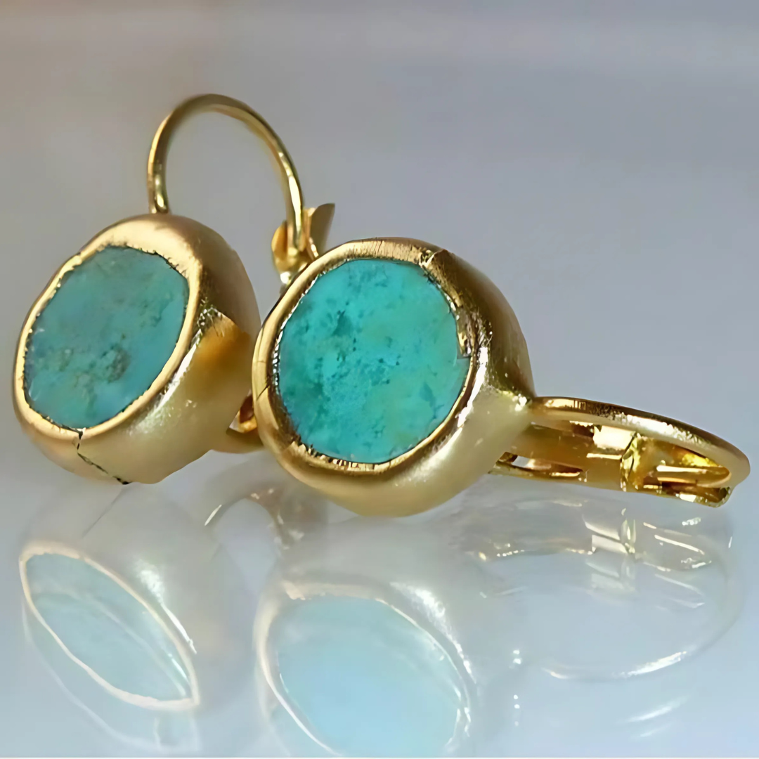 Saphira – Boucles d’oreilles vintage avec breloques turquoise et dorées
