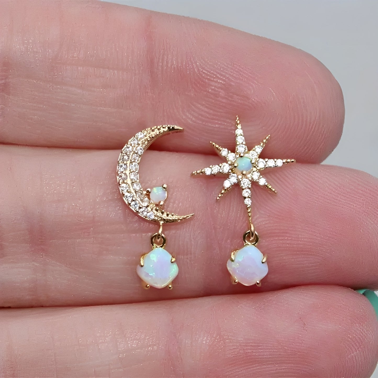 Astra – Boucles Dorées Lune & Étoile en Opale