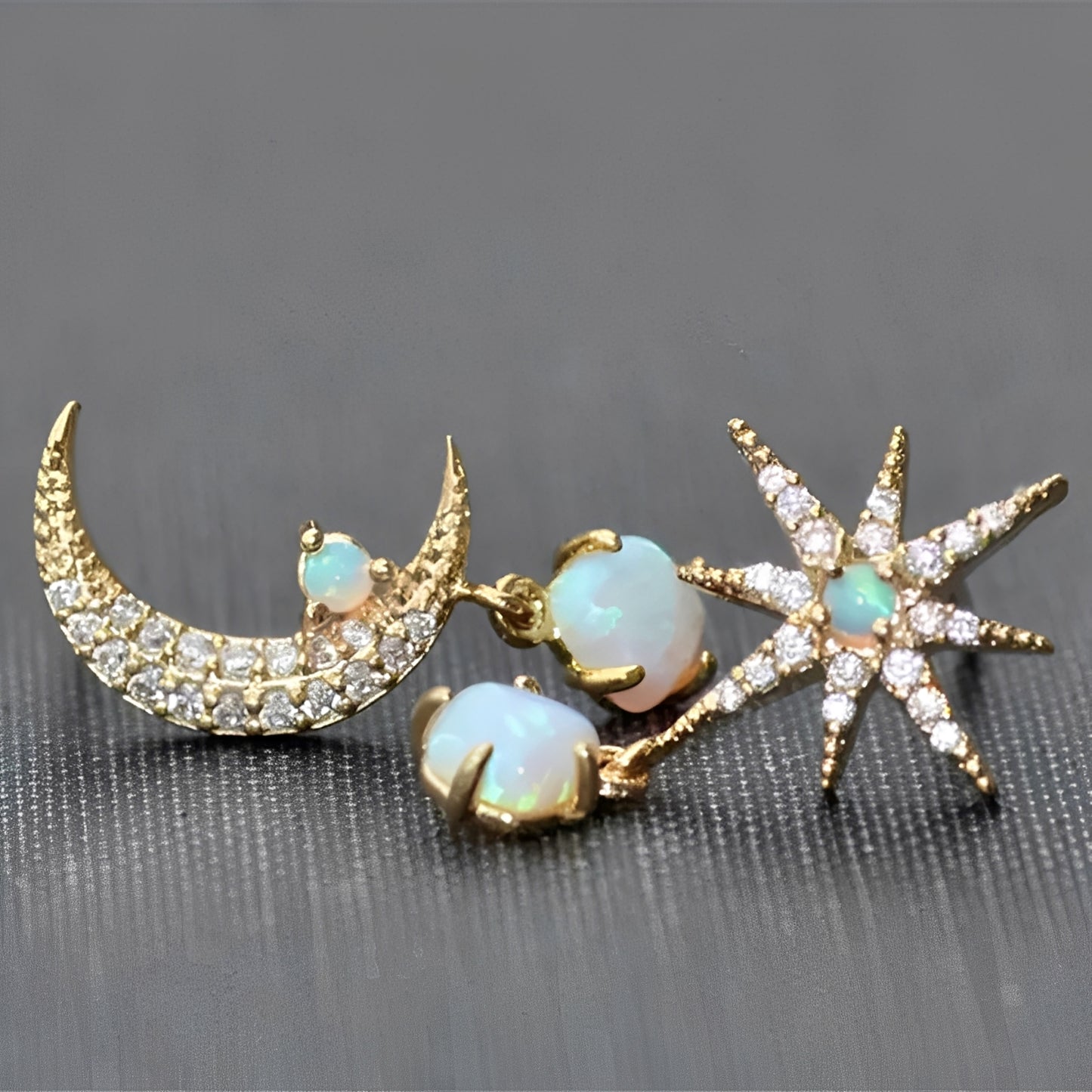 Astra – Boucles Dorées Lune & Étoile en Opale