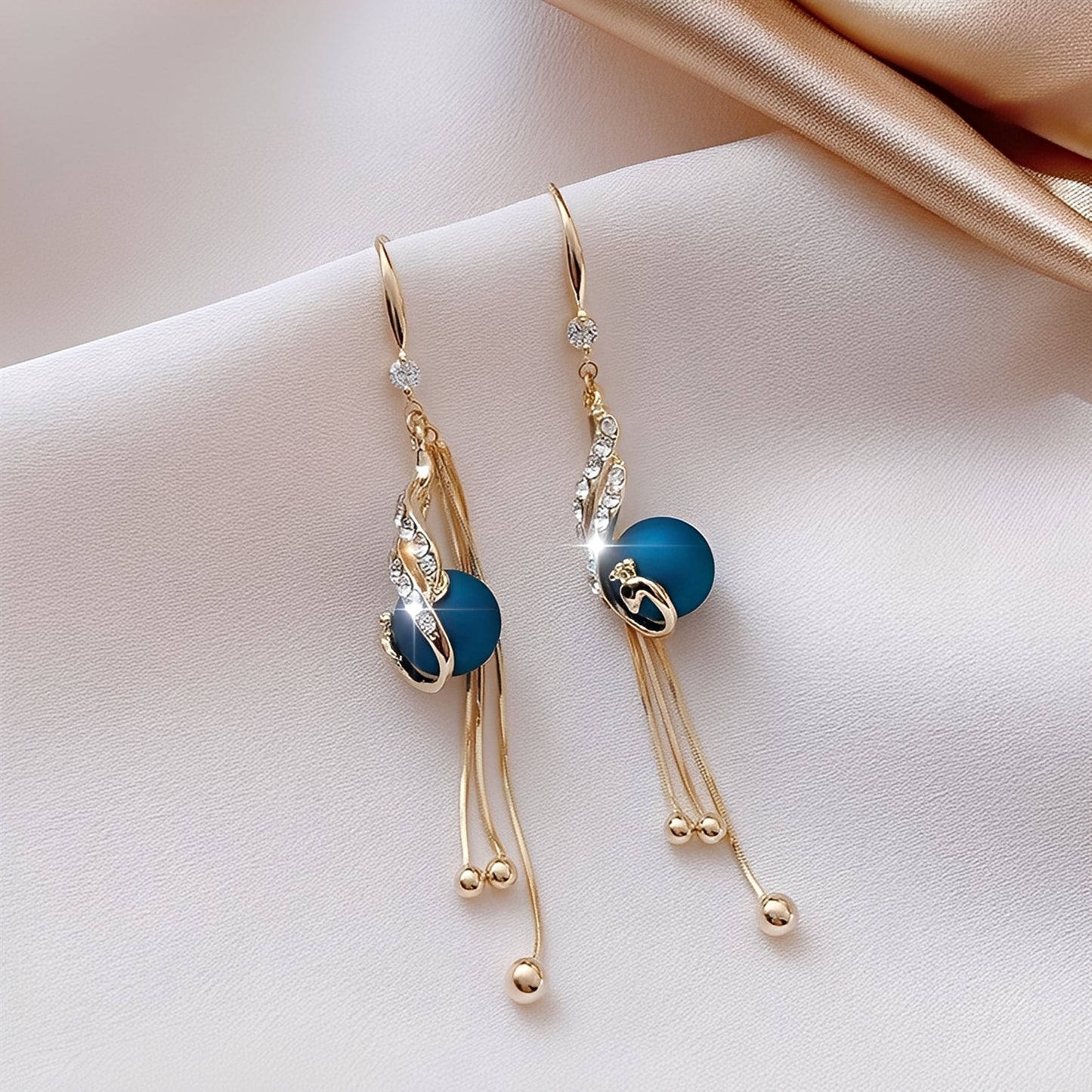 Sheynn – Boucles d’Oreilles de Fête avec Perles Bleues