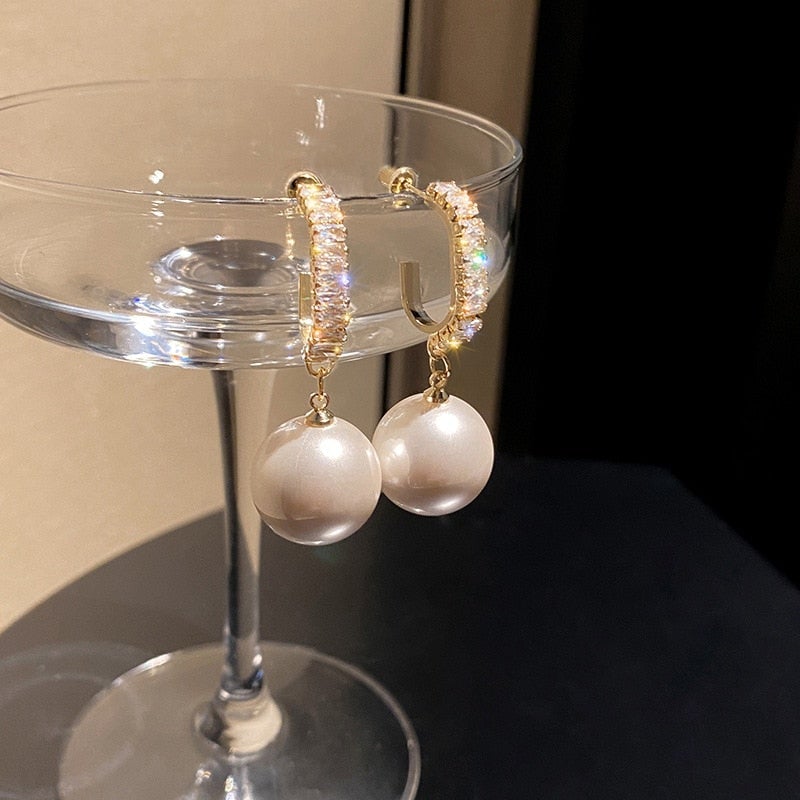 Elsa – Boucles d'Oreilles Élégantes avec Perles et Zircon