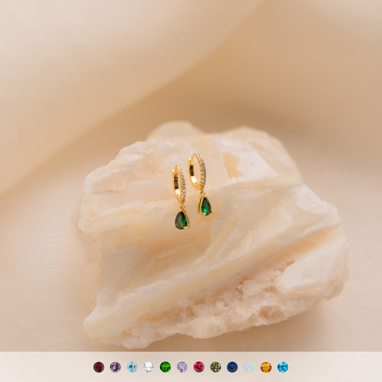 Créoles Pendantes avec Pierre de Naissance - Boucles d'Oreilles en Strass