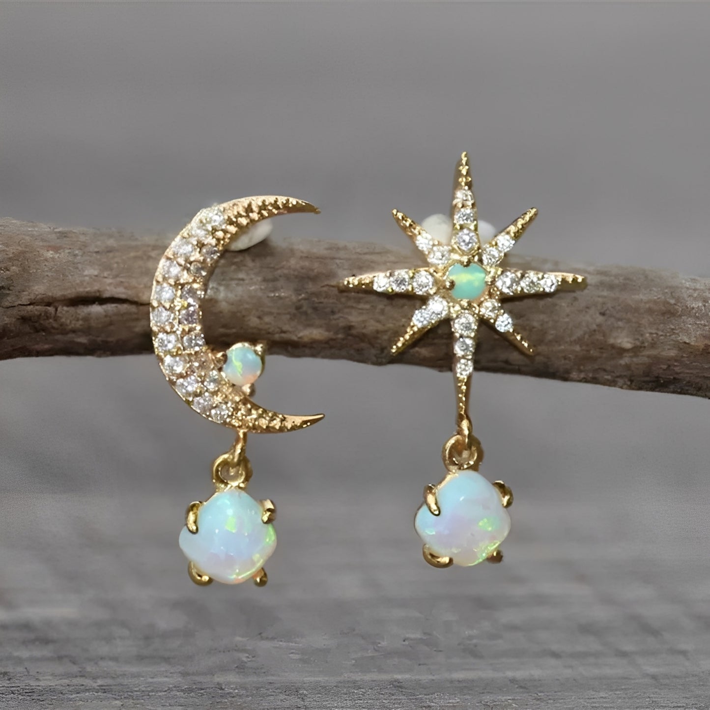 Astra – Boucles Dorées Lune & Étoile en Opale