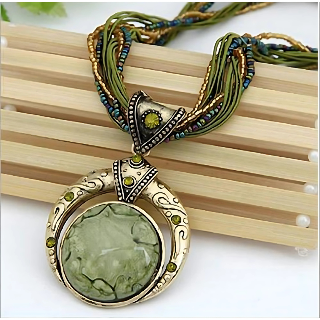 Raya – Collier Doré avec Pendentif Vert
