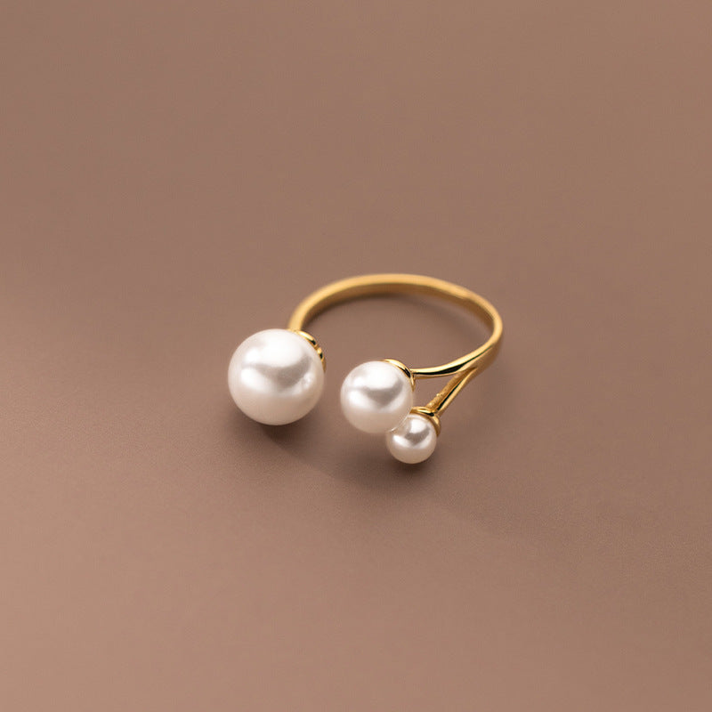 Clara – Bague Ajustable avec Perle d'Eau Douce et Design Triangulaire