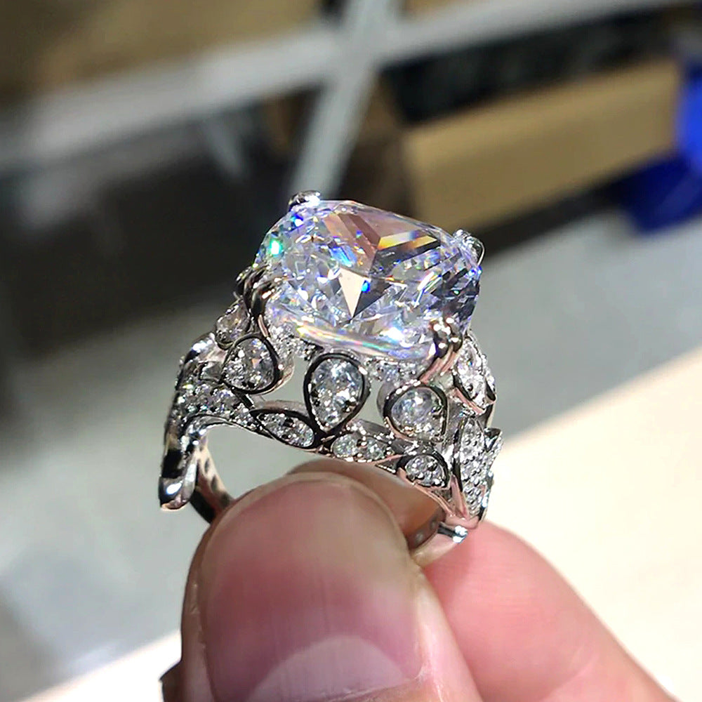 Haora – Bague Luxe Motif Ajouré en Zircon