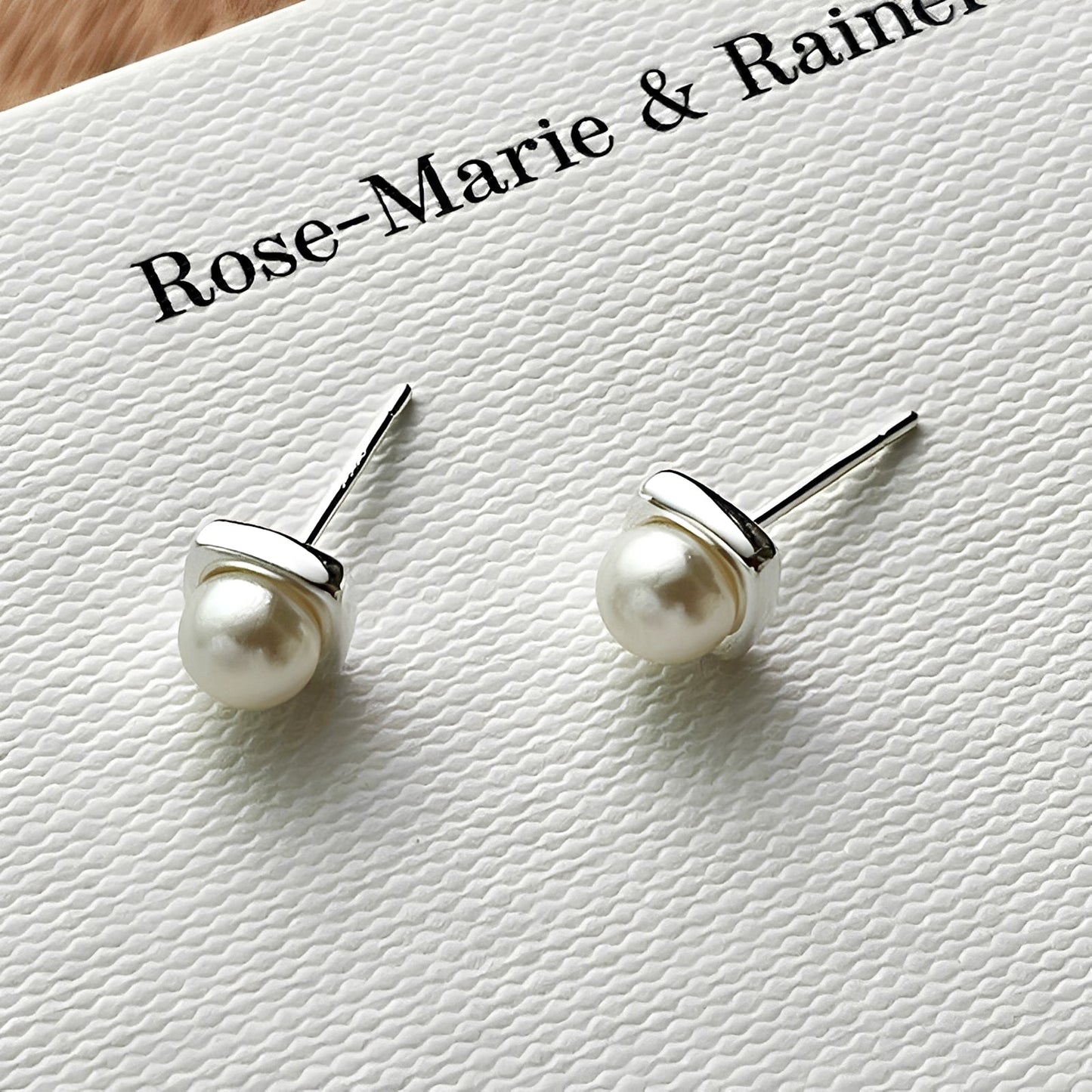 Nerea – Boucles d'Oreilles de Perles Minimalistes